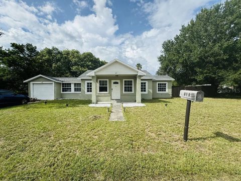 Photo of 419 Avenue M NE, Winter Haven, FL 33881 (MLS # TB8507931)
