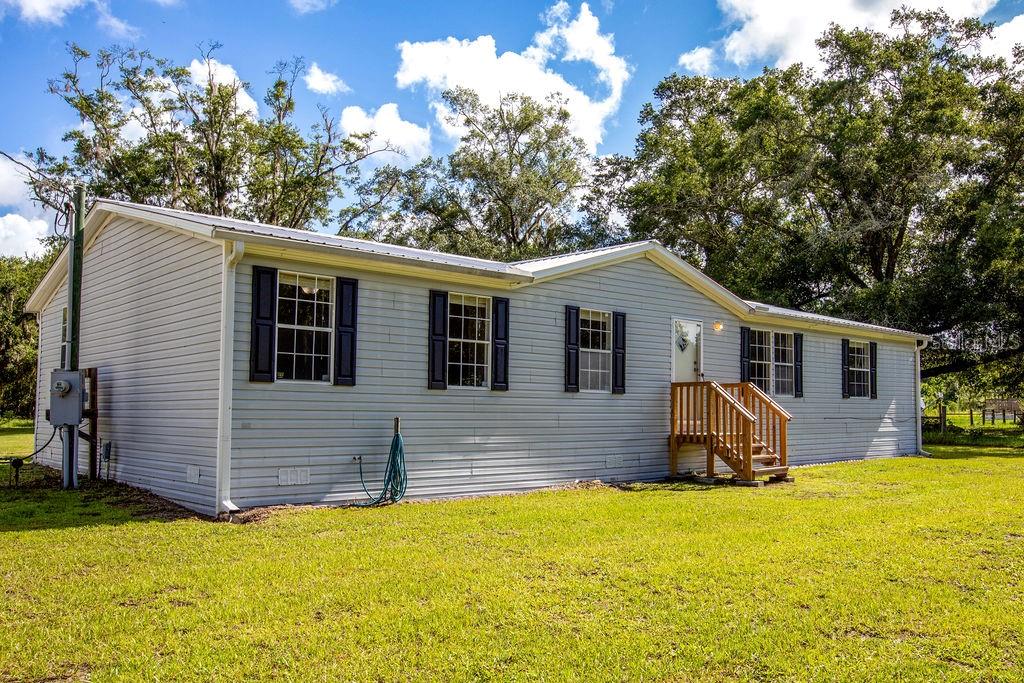 5957 THOMAS LANE