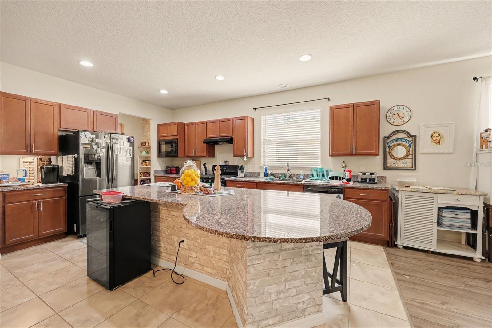 325 ALICANTE COURT