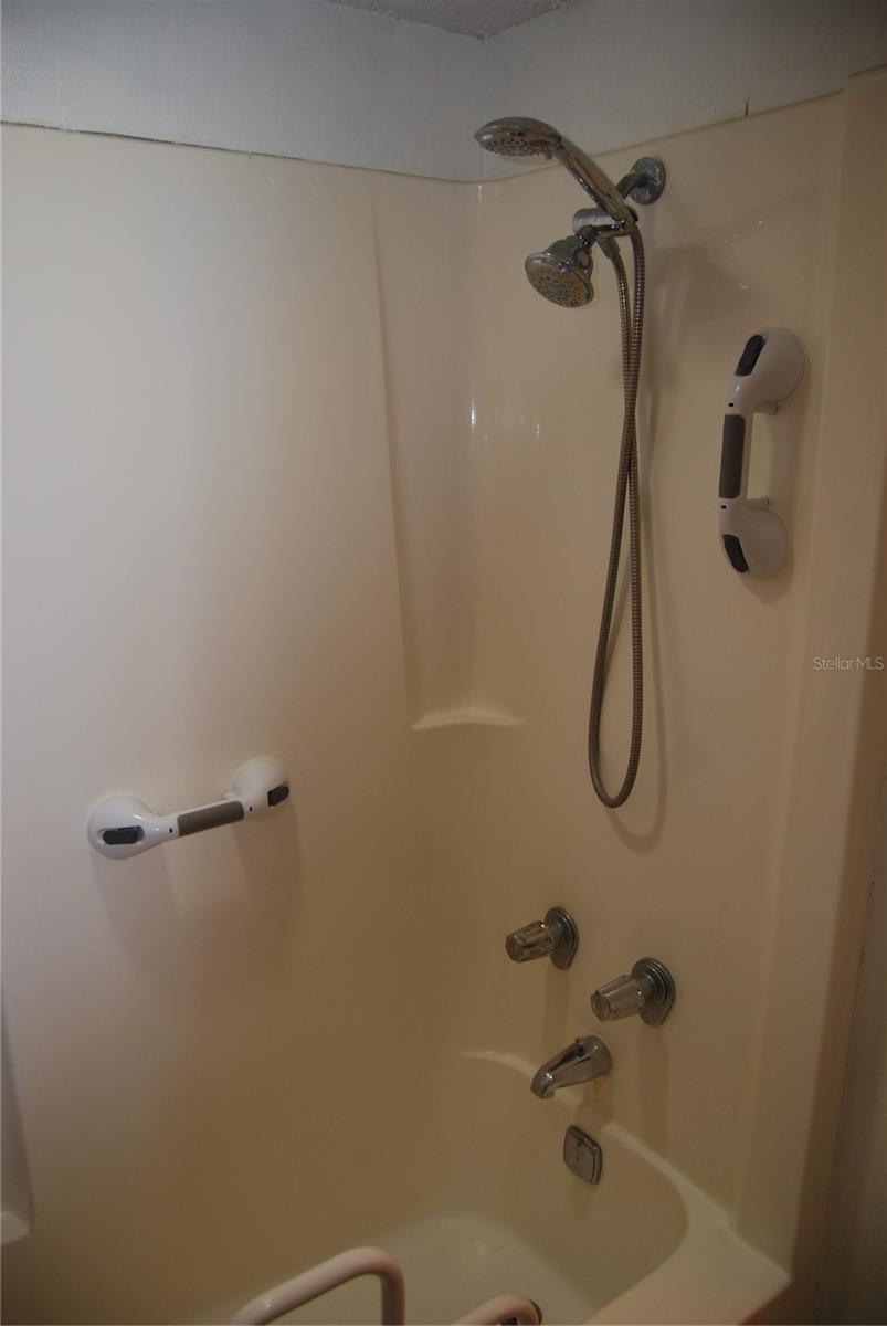 TREASURE ISLAND TENNIS & YACHT CLUB - Residential