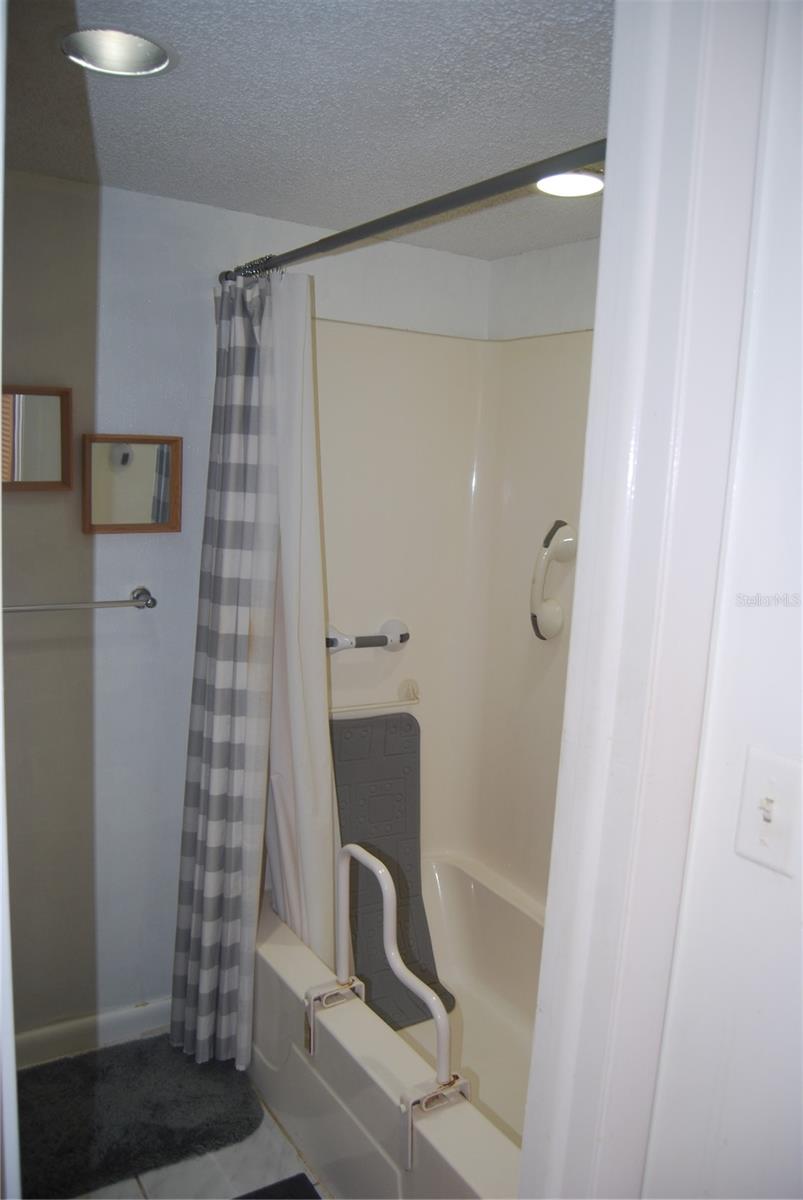 TREASURE ISLAND TENNIS & YACHT CLUB - Residential