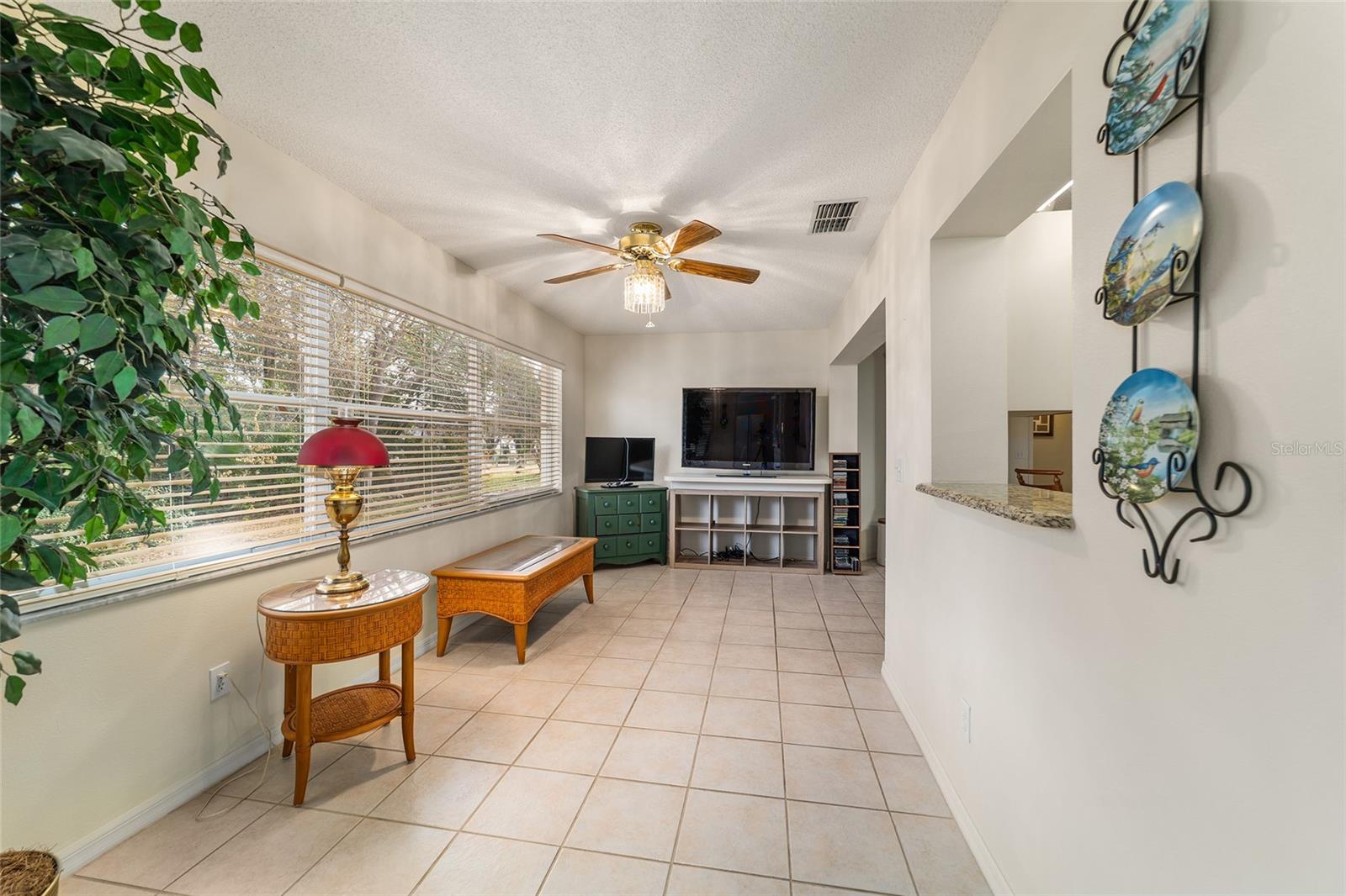 ON TOP OF THE WORLD - Residential