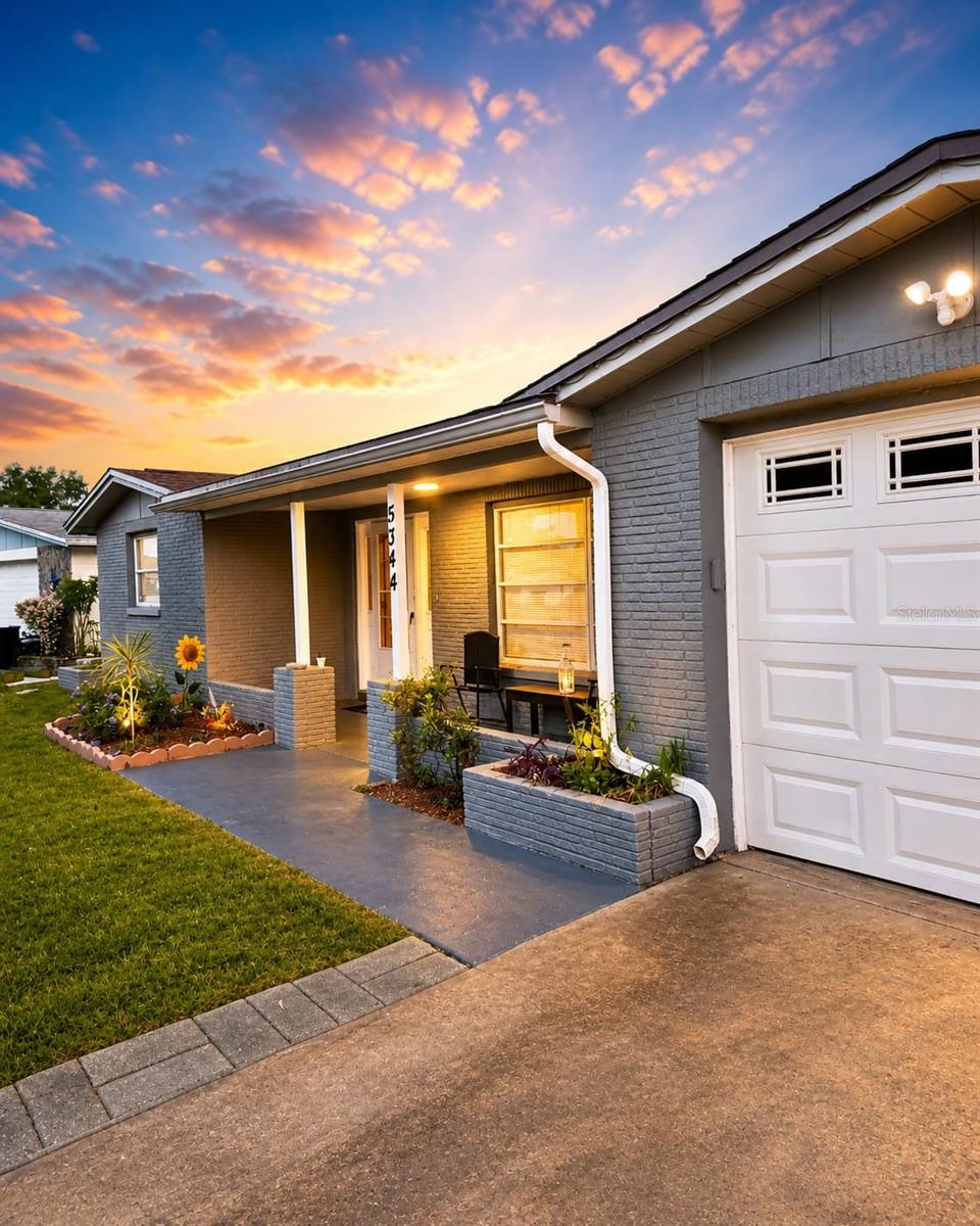 HOLIDAY GARDENS - Residential