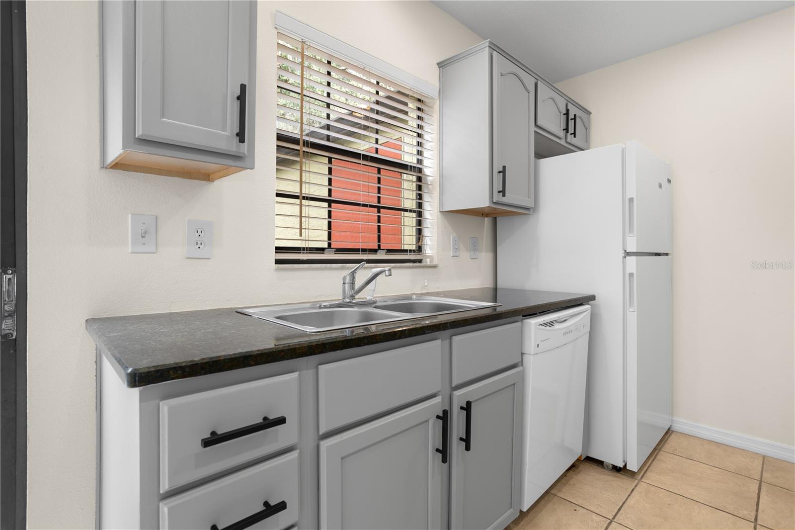 HIDDEN OAKS CONDO PH 04 - Residential