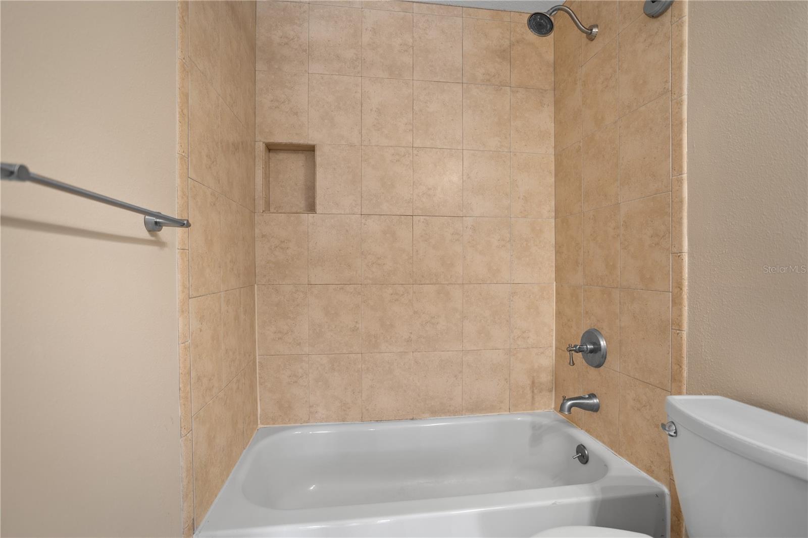 HIDDEN OAKS CONDO PH 04 - Residential