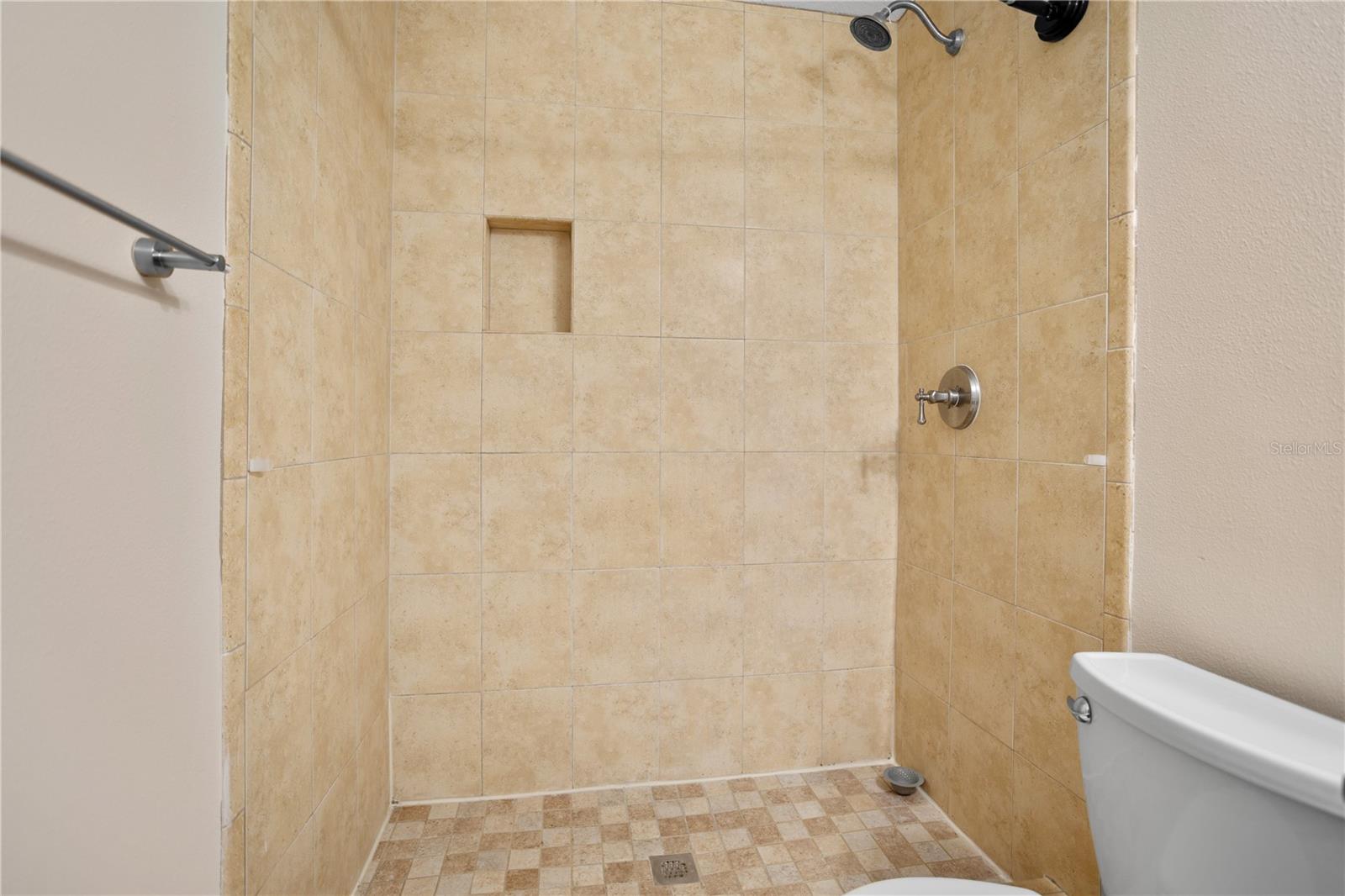 HIDDEN OAKS CONDO PH 04 - Residential