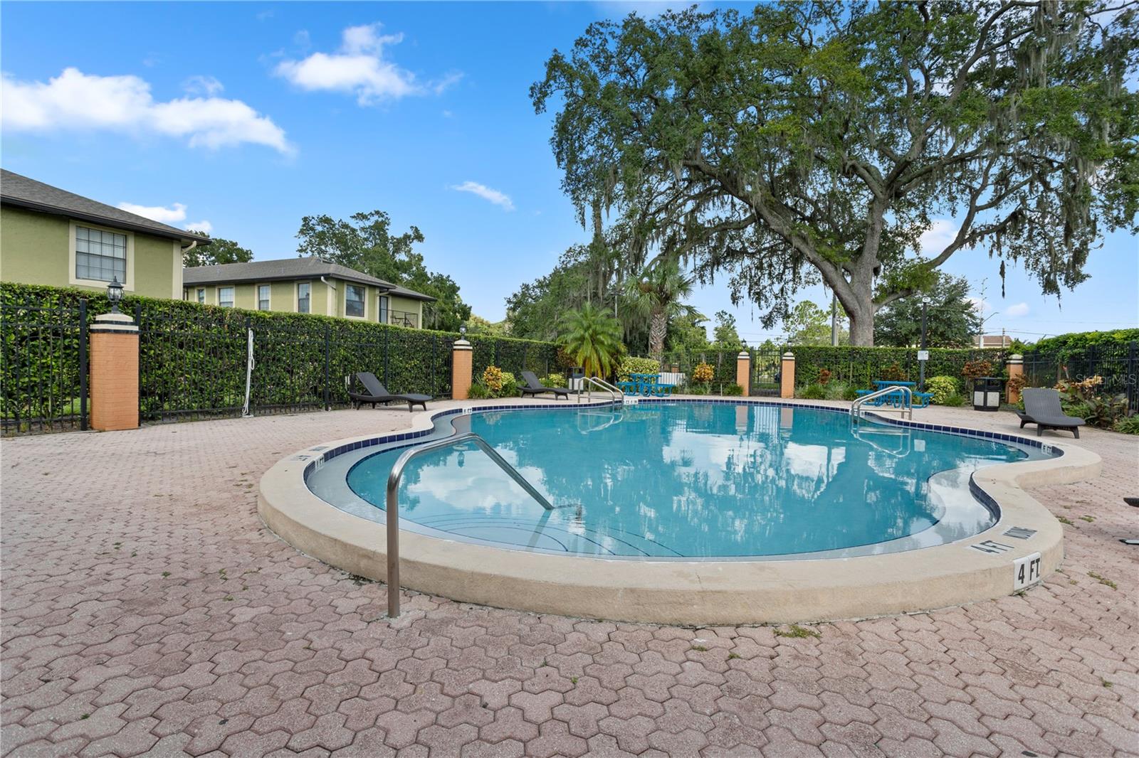 HIDDEN OAKS CONDO PH 04 - Residential