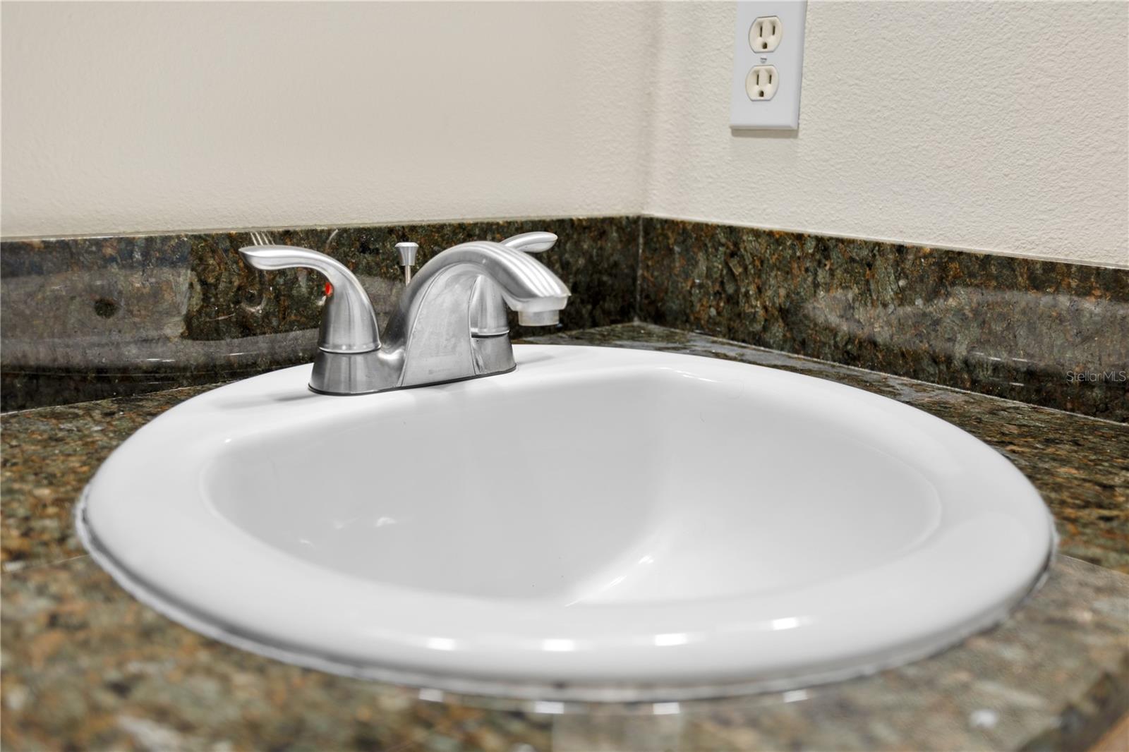 HIDDEN OAKS CONDO PH 04 - Residential
