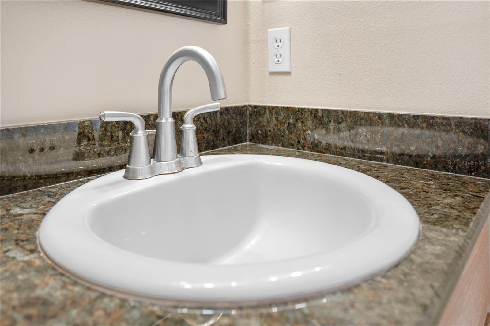 HIDDEN OAKS CONDO PH 04 - Residential
