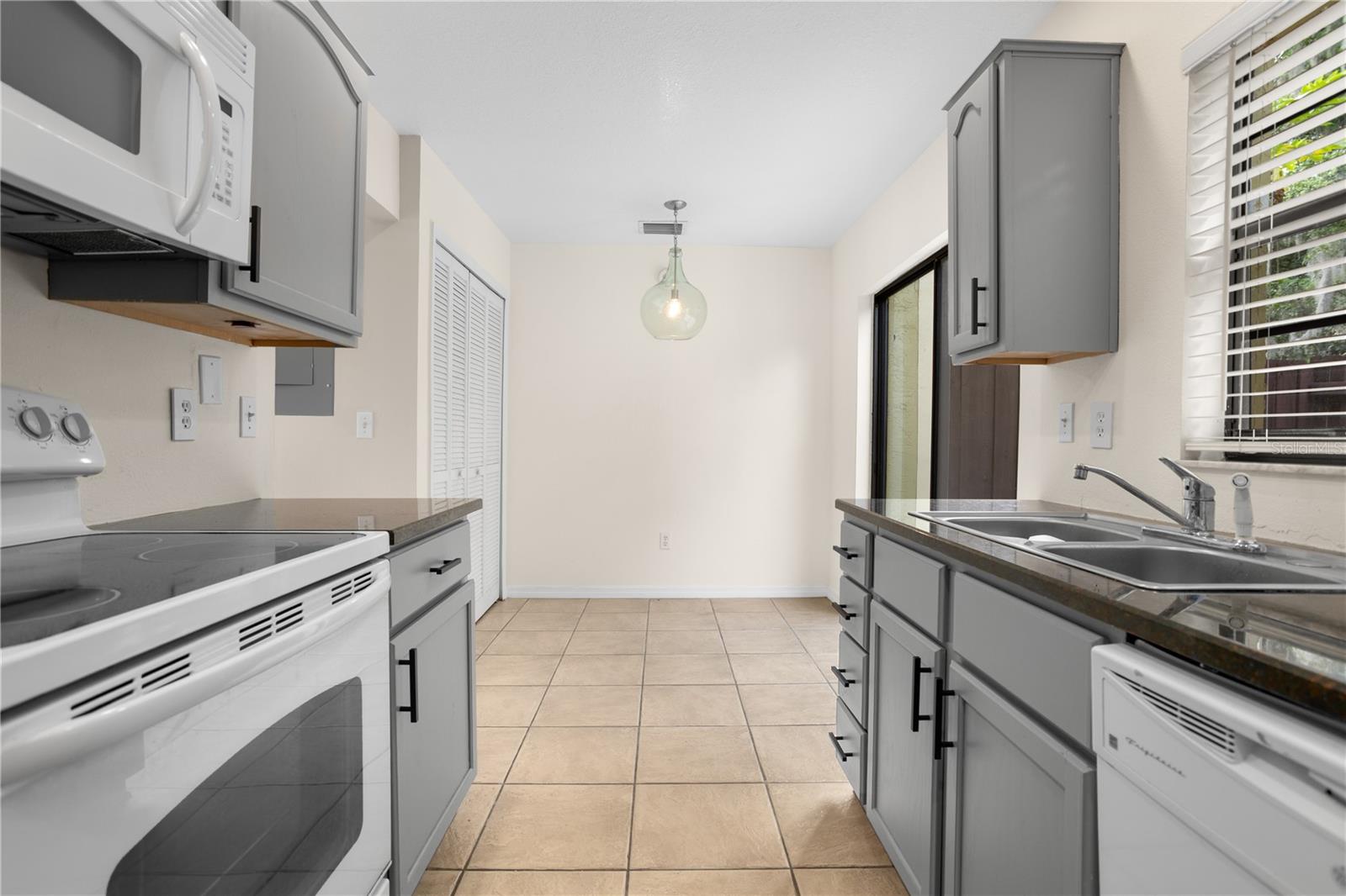 HIDDEN OAKS CONDO PH 04 - Residential