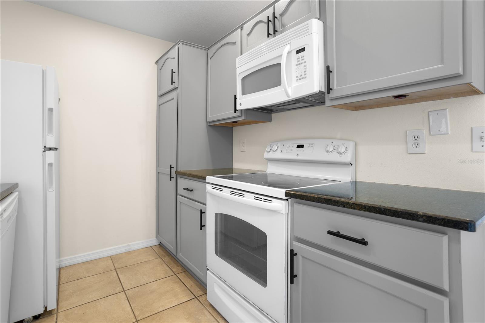 HIDDEN OAKS CONDO PH 04 - Residential