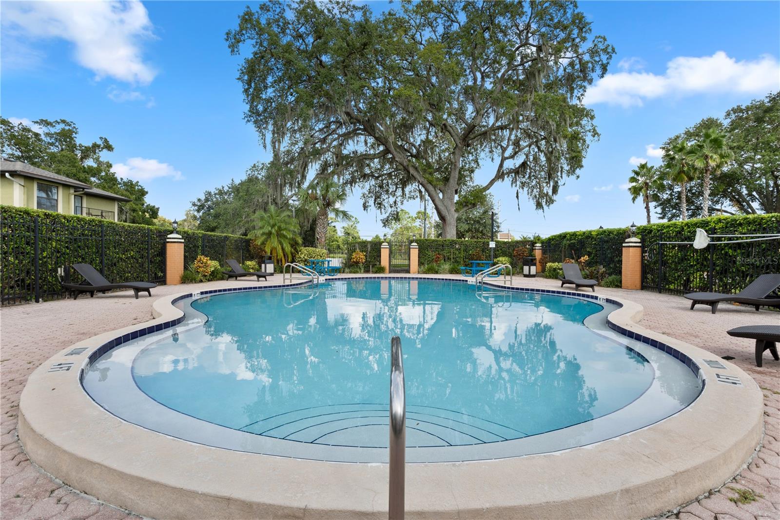 HIDDEN OAKS CONDO PH 04 - Residential