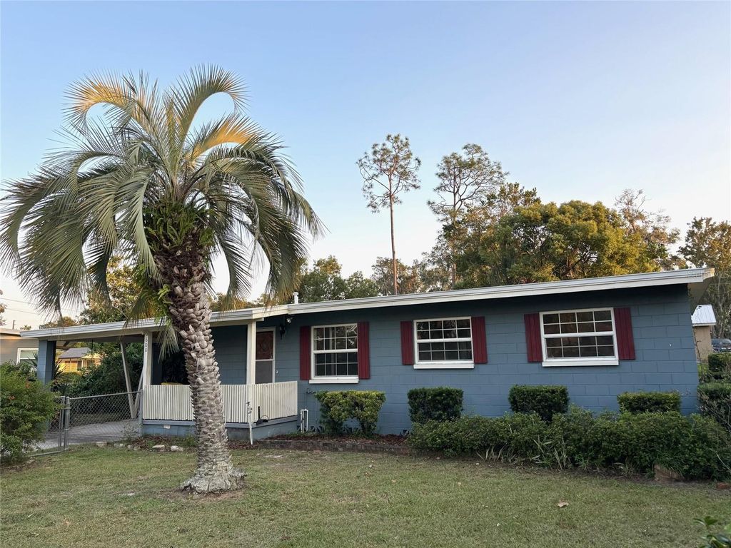 Photo of 600 W Hogle Avenue, Deland, FL 32720 (MLS # V4944963)