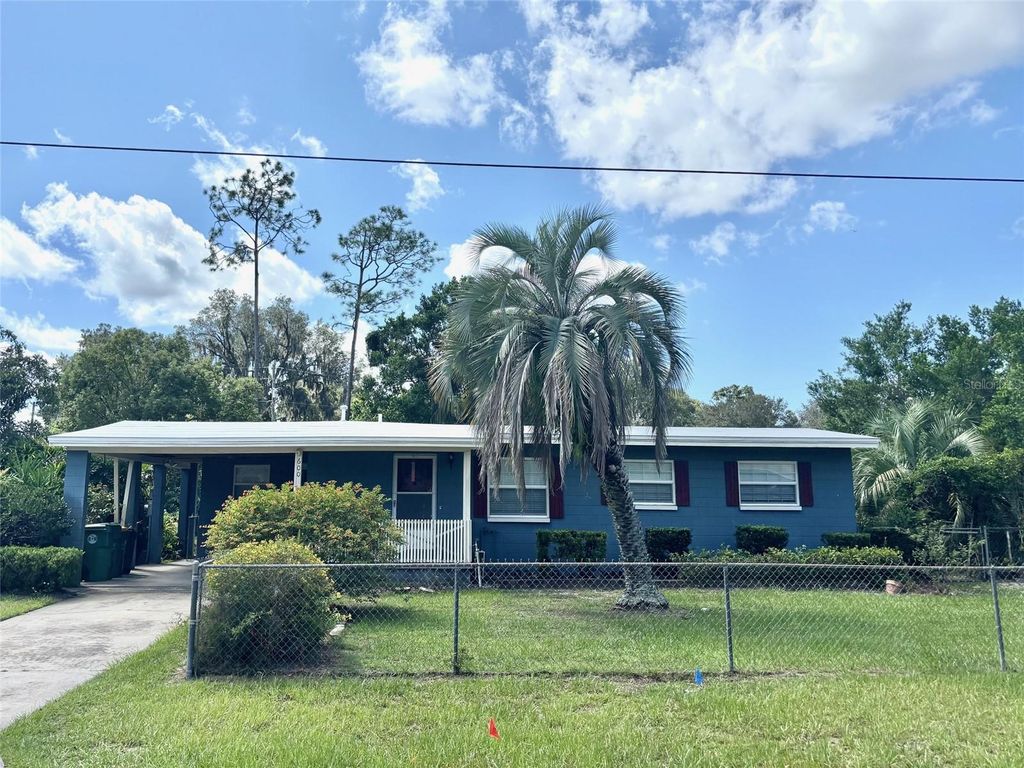 Photo of 600 W Hogle Avenue, Deland, FL 32720 (MLS # V4944963)