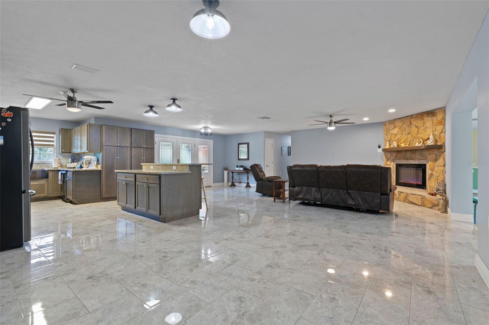 KELLYS UNREC SUB 33-18-17-4B00 - Residential