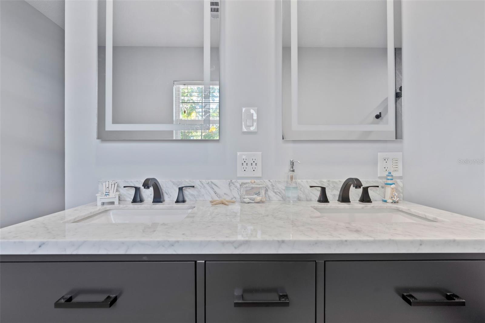 KELLYS UNREC SUB 33-18-17-4B00 - Residential