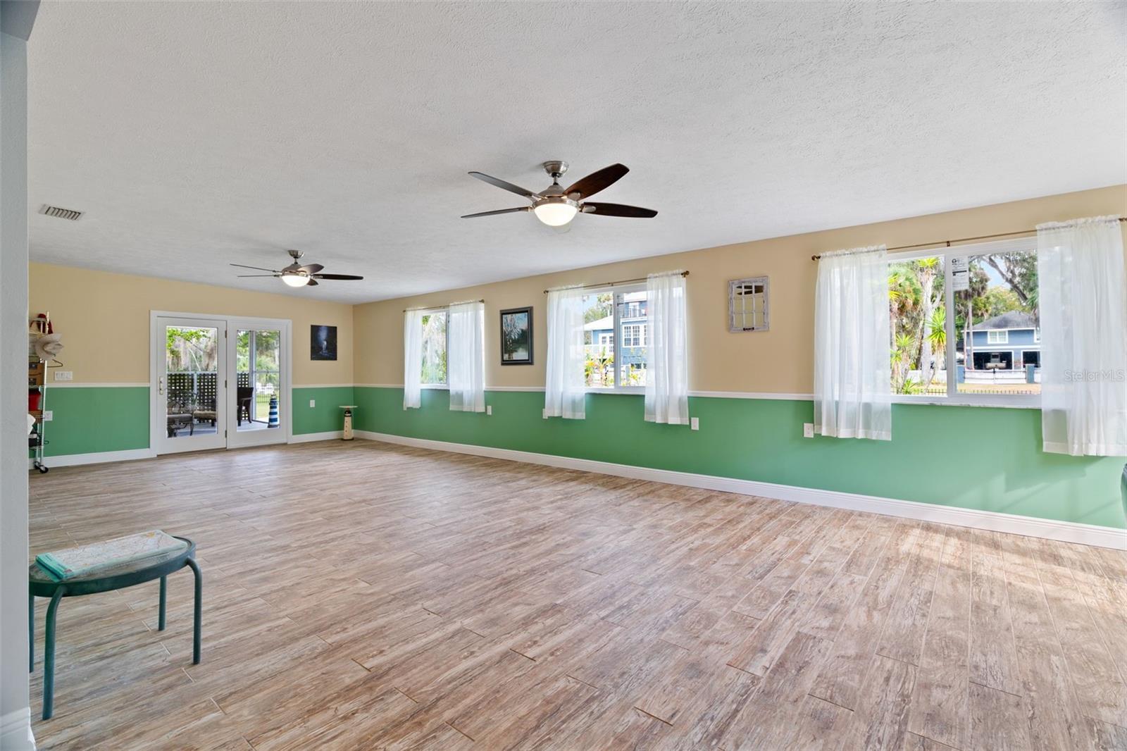 KELLYS UNREC SUB 33-18-17-4B00 - Residential