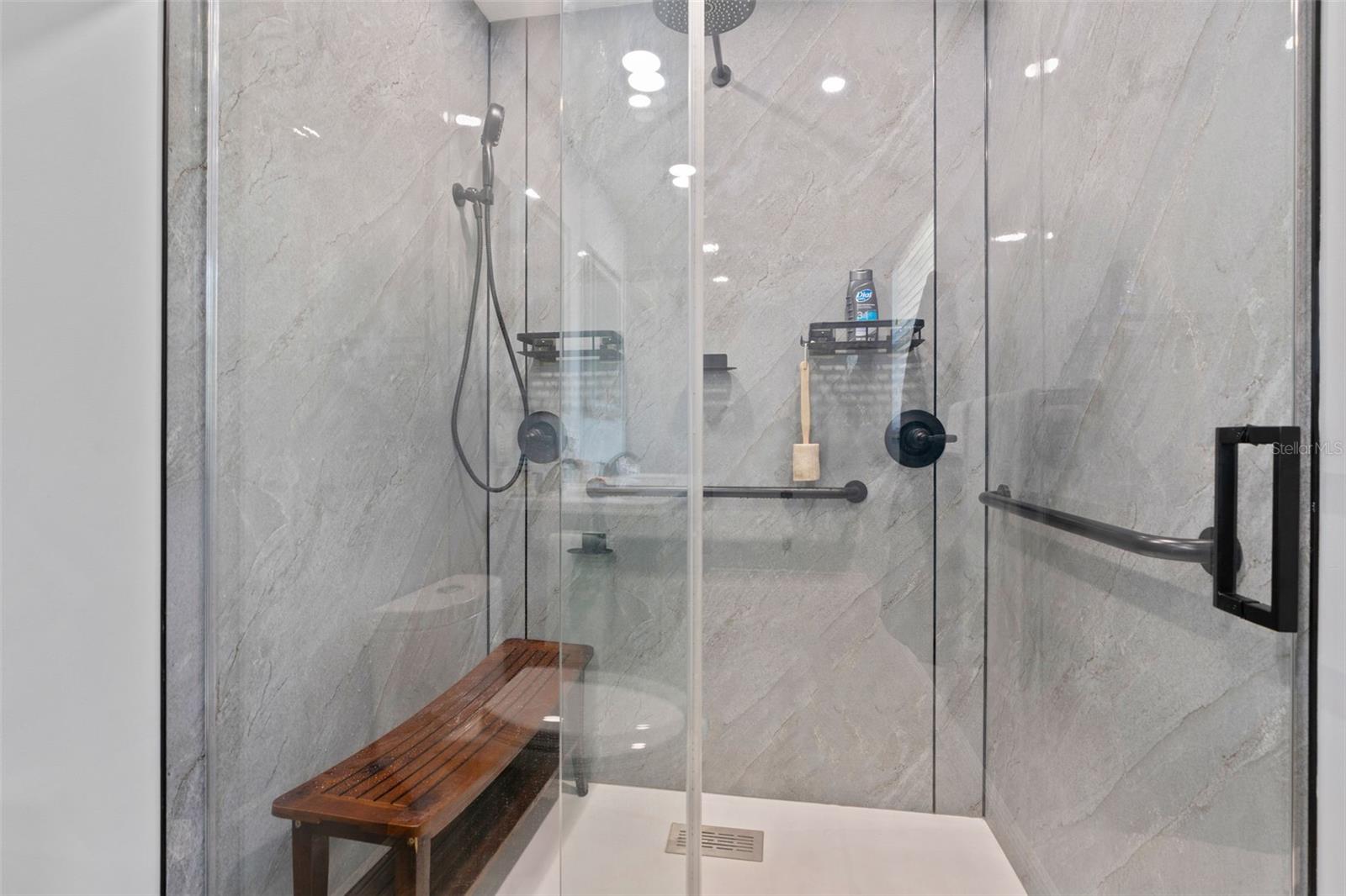 KELLYS UNREC SUB 33-18-17-4B00 - Residential