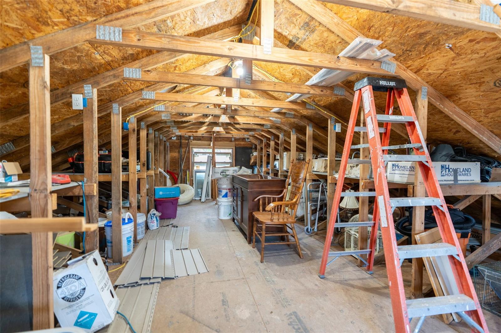 KELLYS UNREC SUB 33-18-17-4B00 - Residential