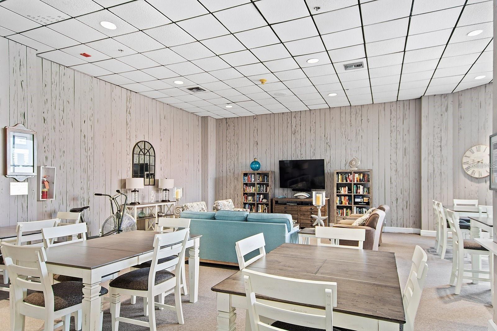 CASA DEL MAR CONDO IV - Residential