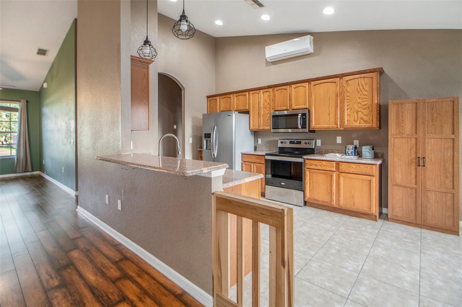 OXFORD MANOR - Residential