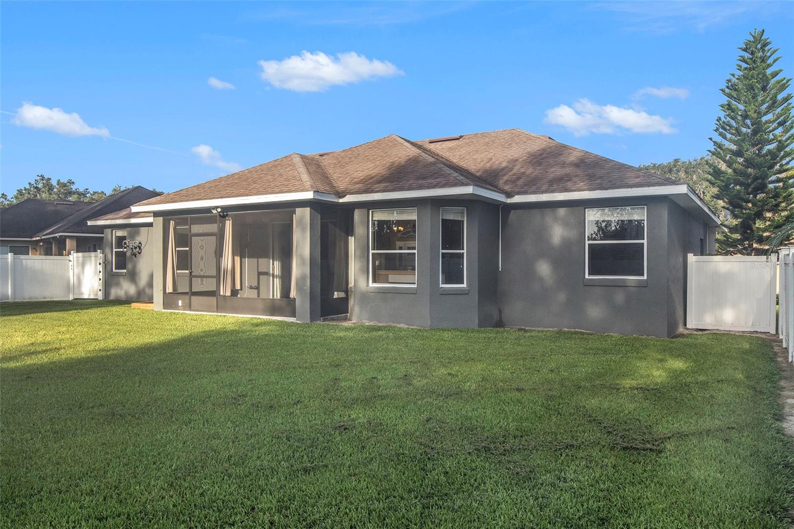 OXFORD MANOR - Residential