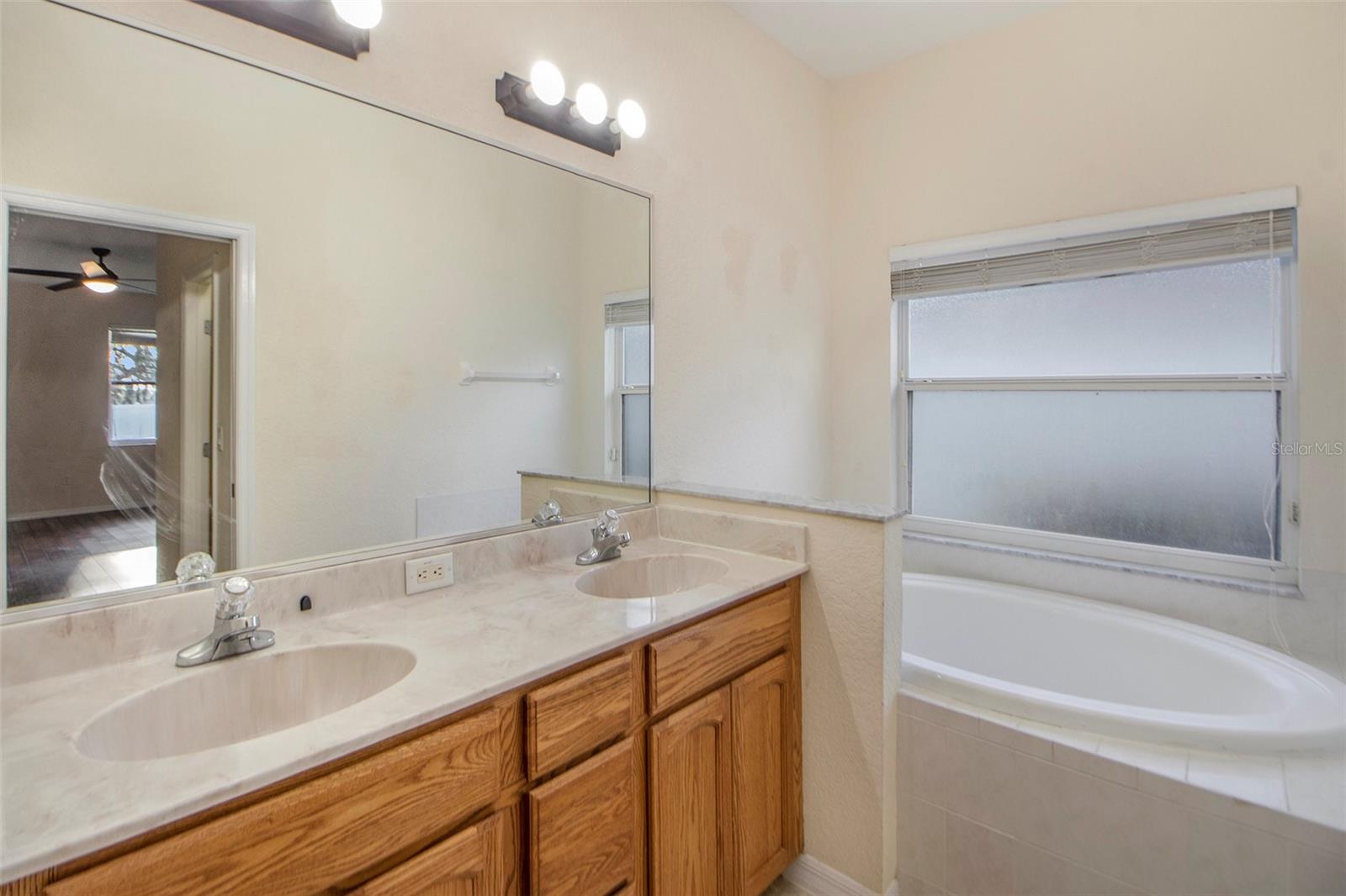 OXFORD MANOR - Residential