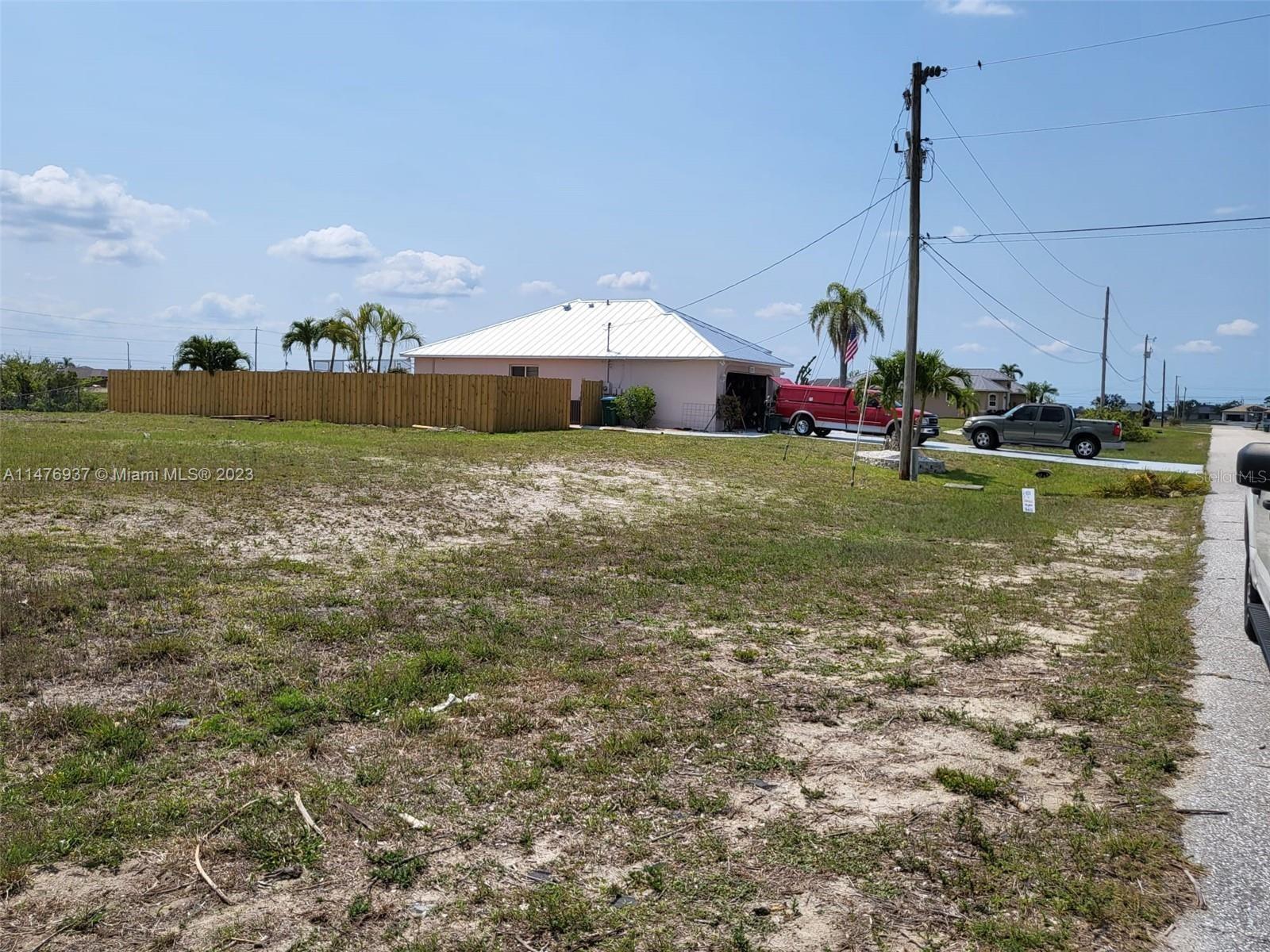 CAPE CORAL - Land