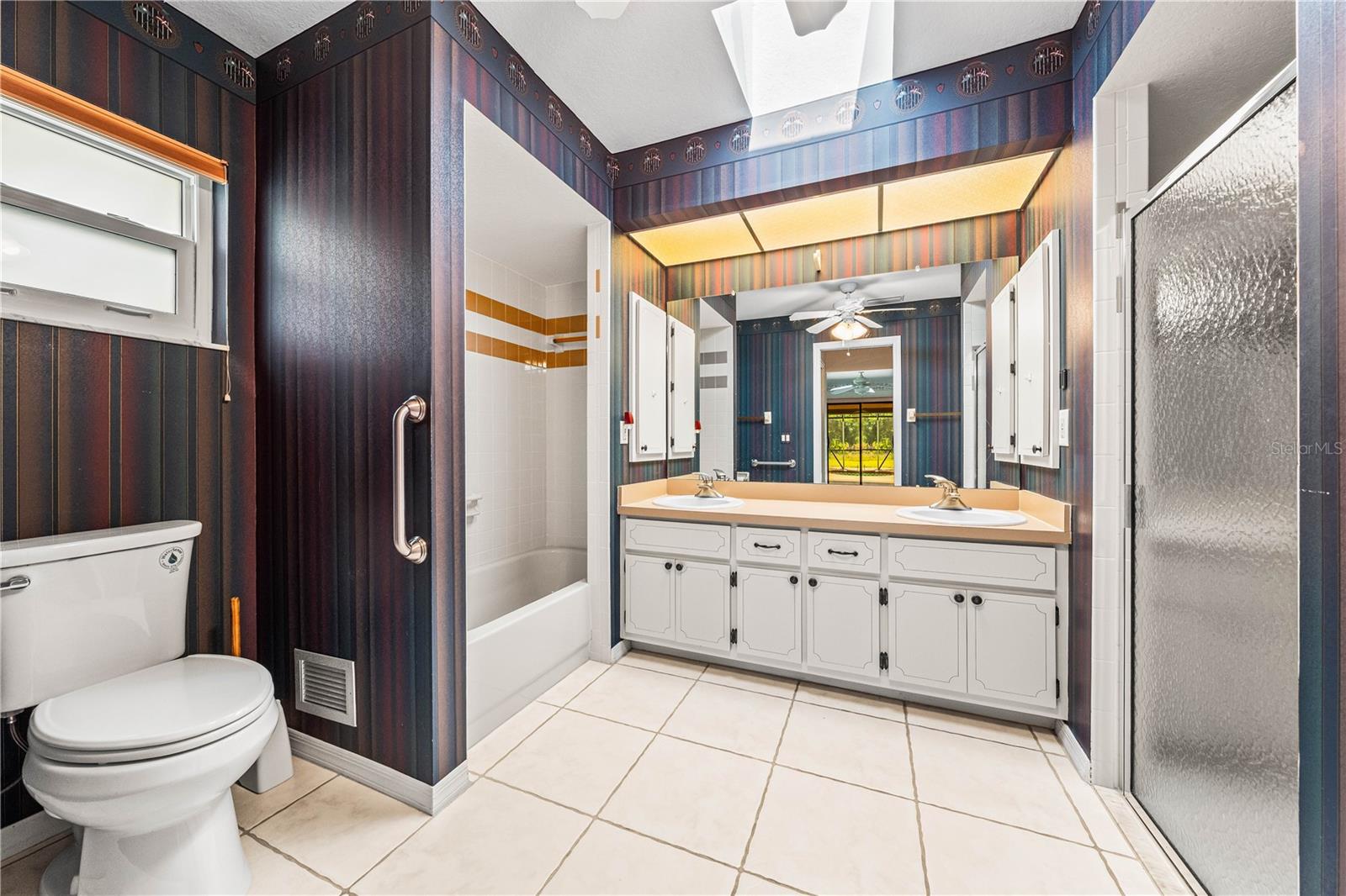 MEADOW RUN AT JACARANDA - Residential