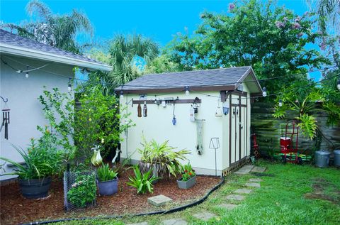 A home in LAKELAND