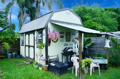 A home in LAKELAND