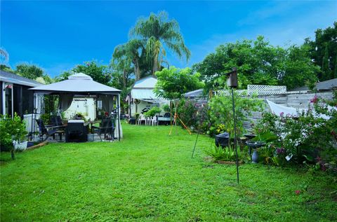 A home in LAKELAND