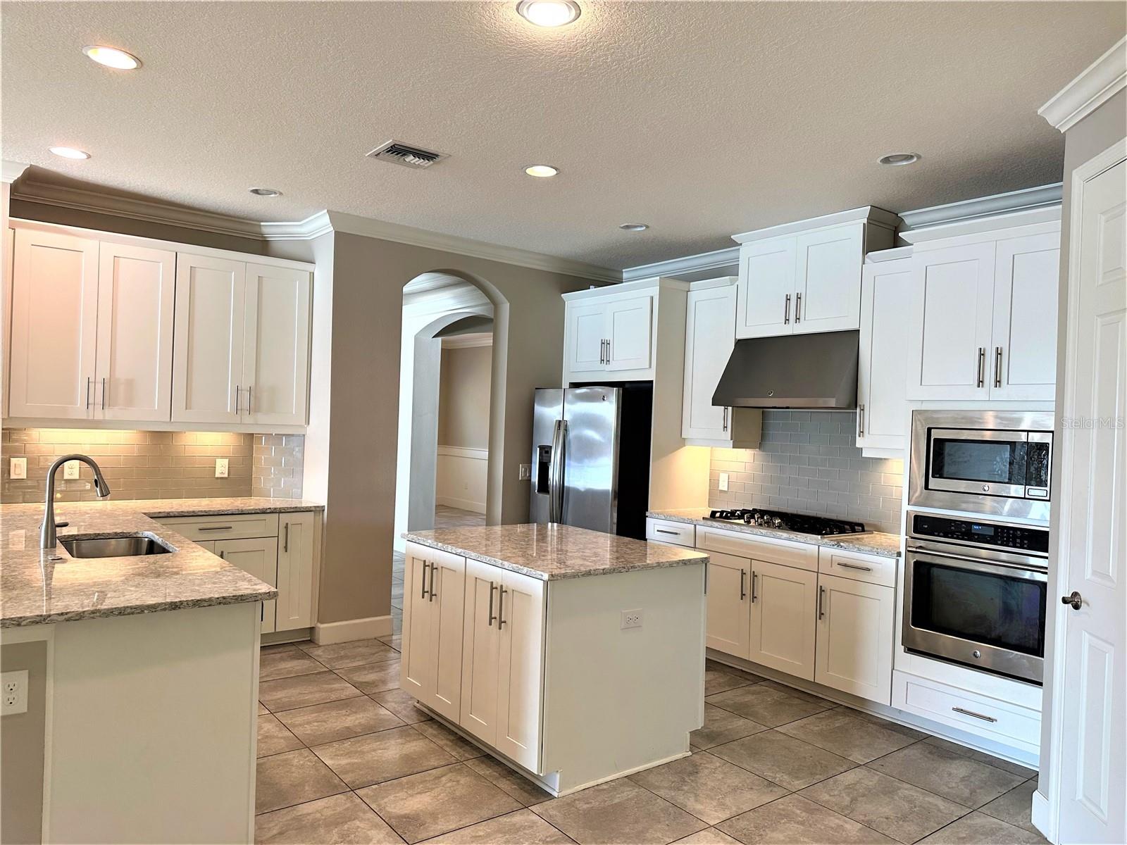 ARBOR LAKES ON PALMER RANCH - Residential Lease