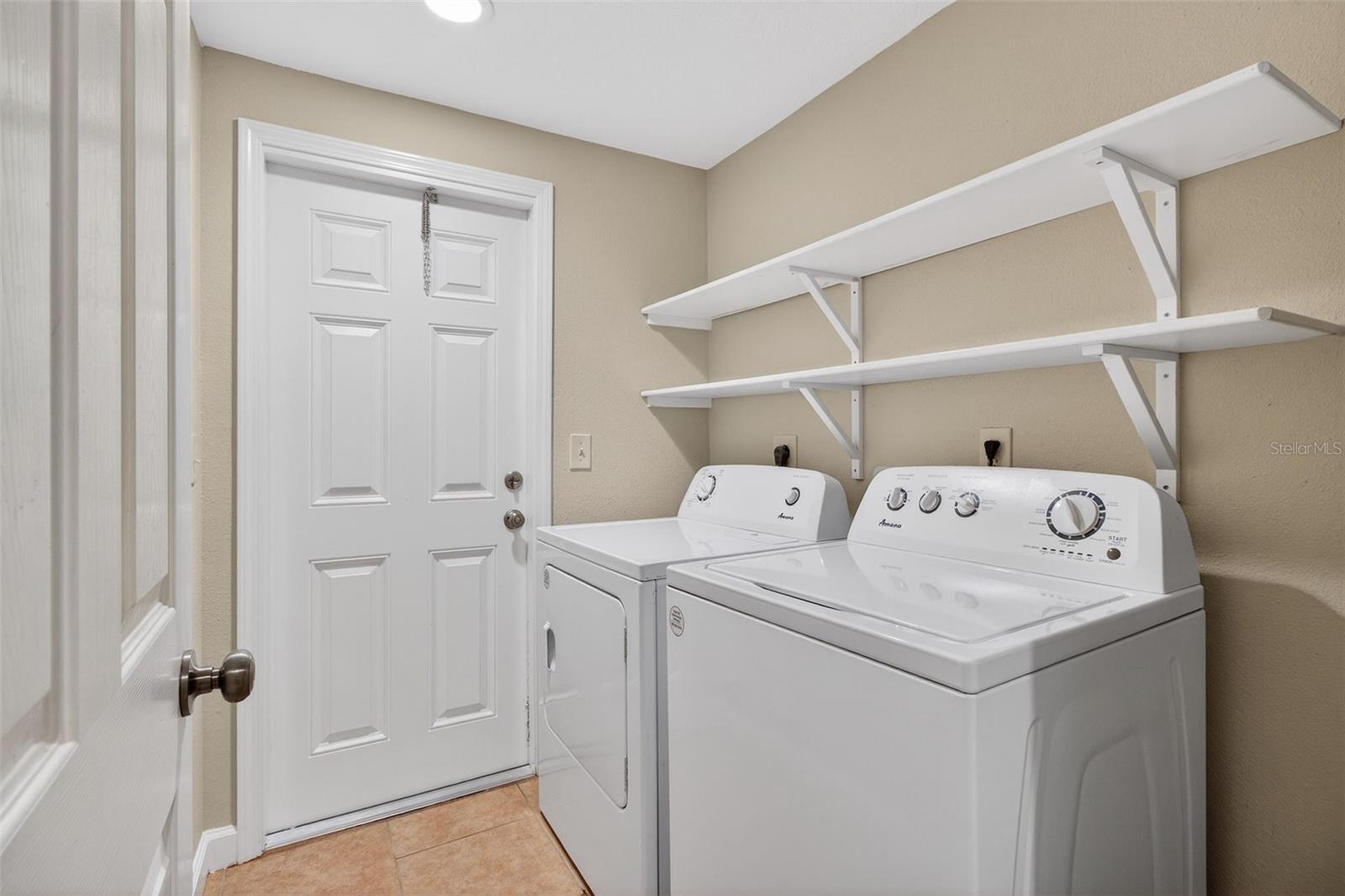 LAKE PALMS SEC 3 - Residential Lease