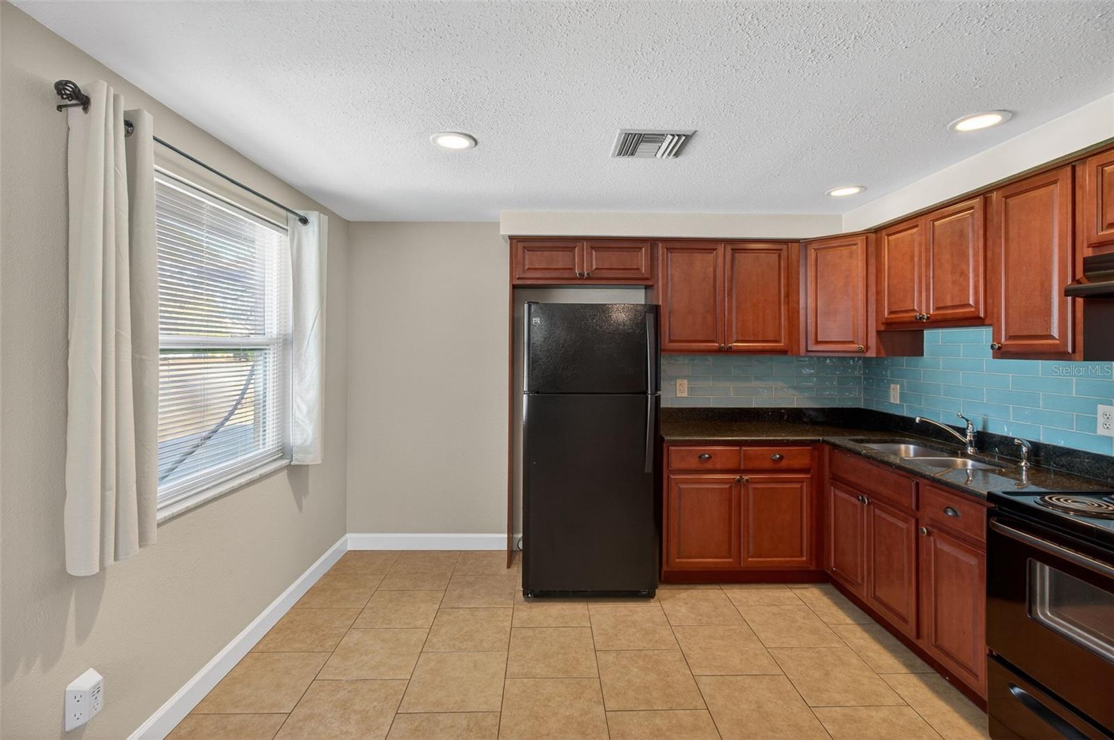 LAKE PALMS SEC 3 - Residential Lease