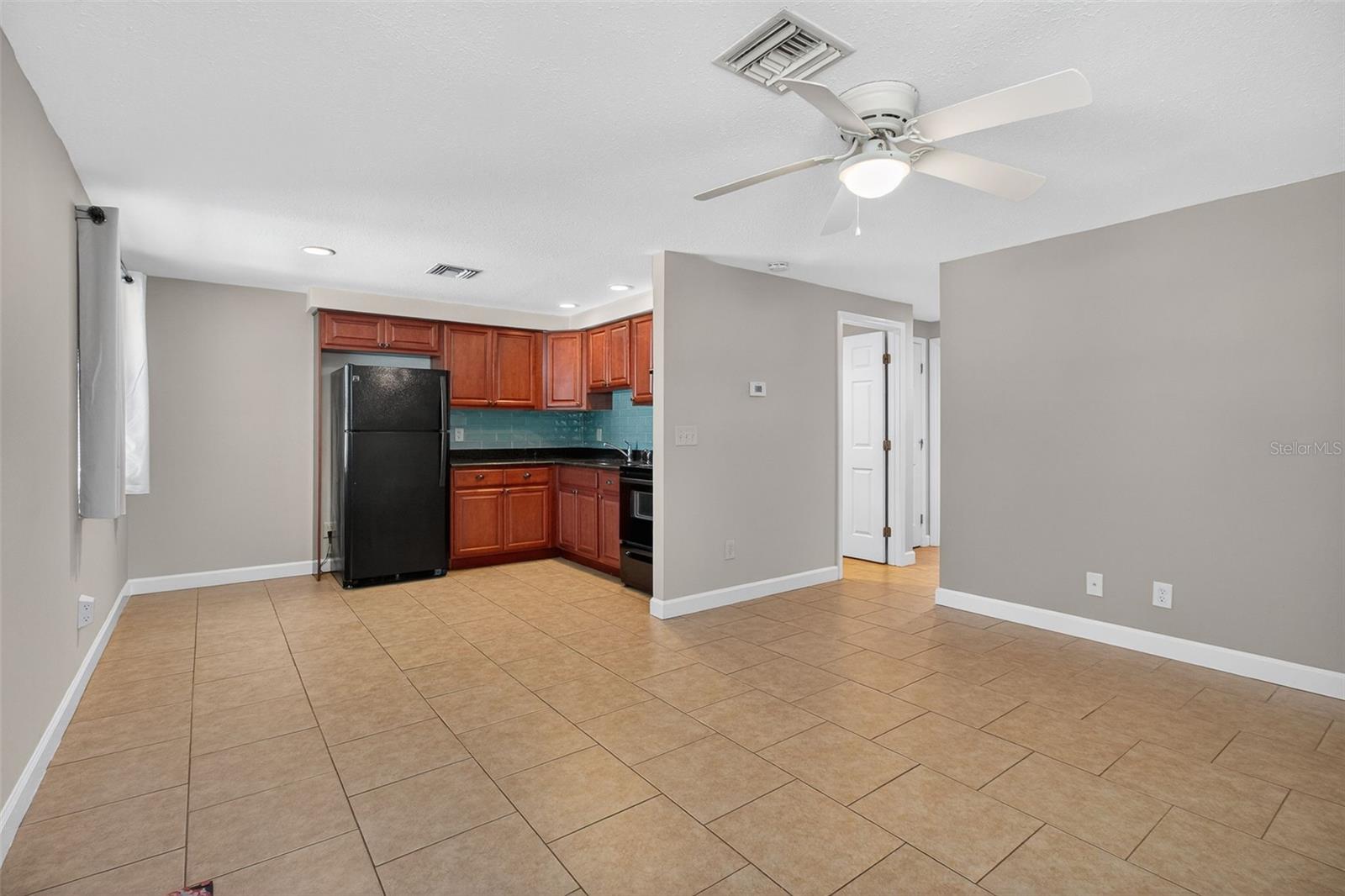 LAKE PALMS SEC 3 - Residential Lease