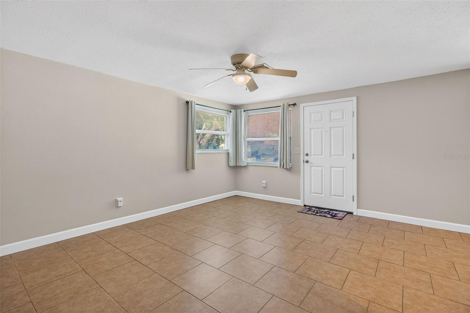 LAKE PALMS SEC 3 - Residential Lease