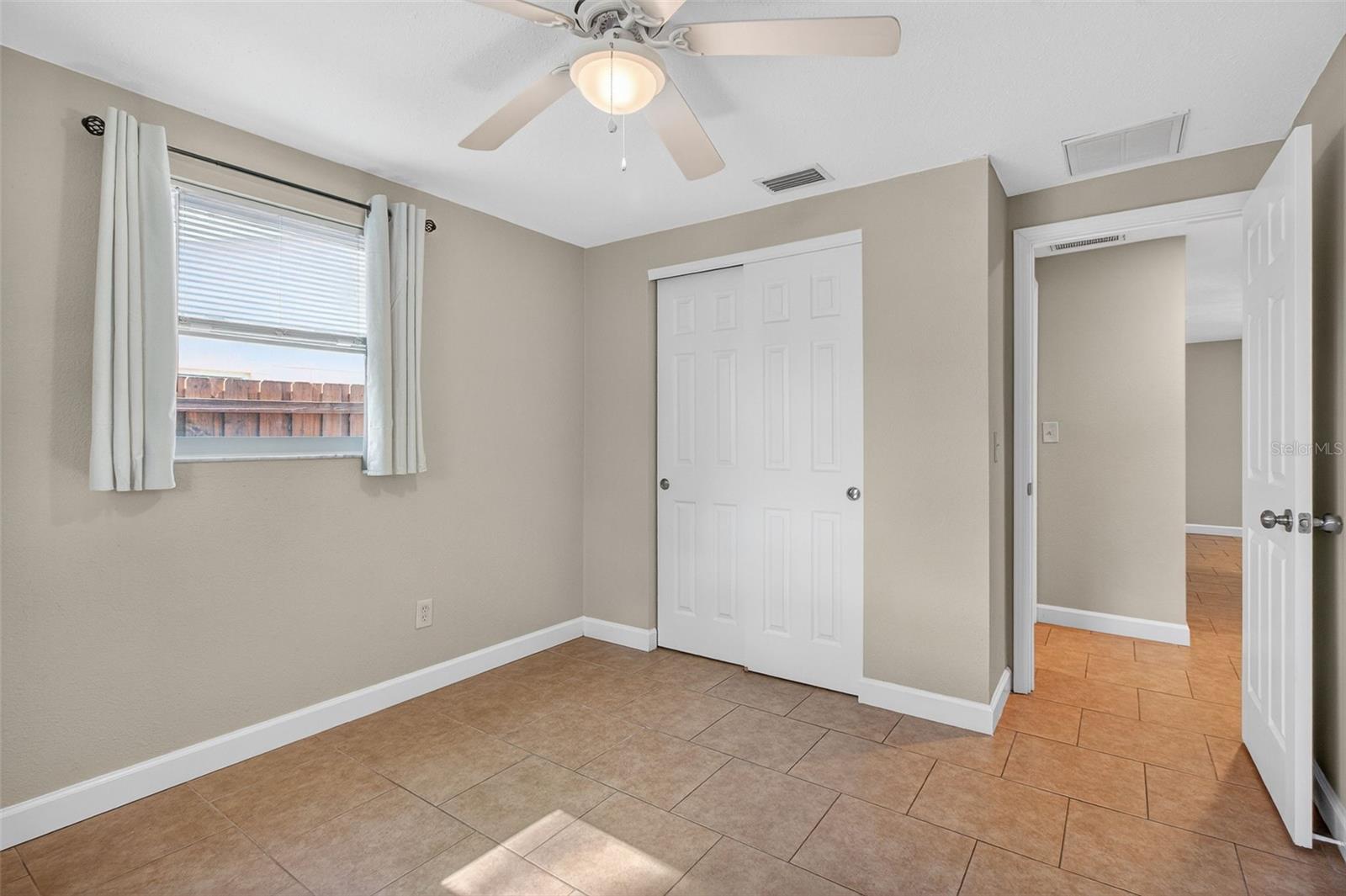 LAKE PALMS SEC 3 - Residential Lease