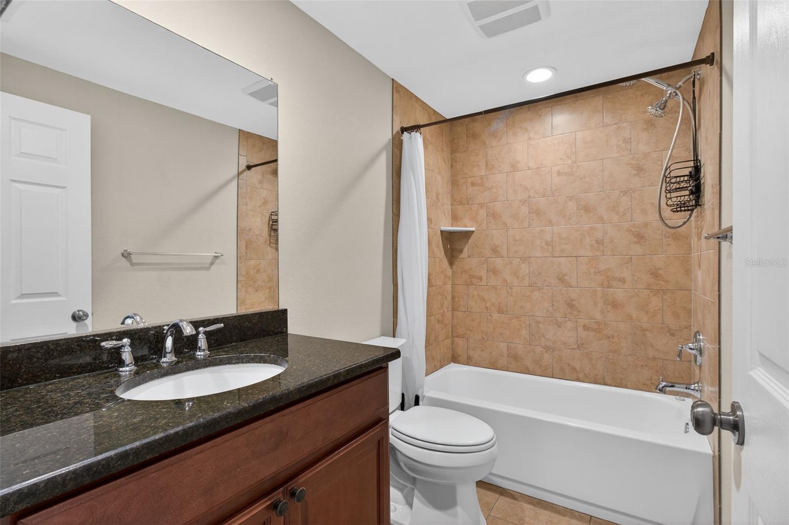 LAKE PALMS SEC 3 - Residential Lease