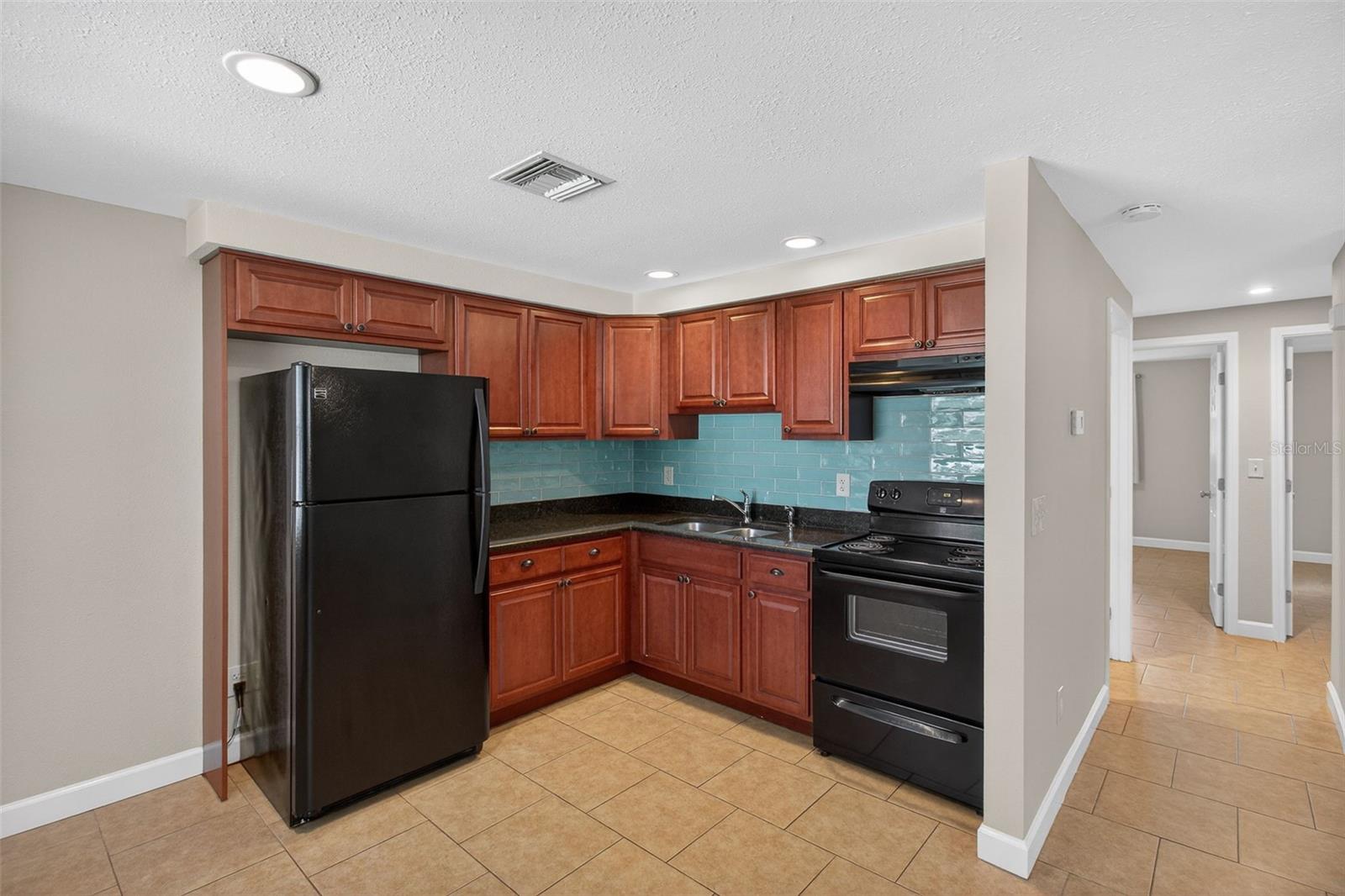 LAKE PALMS SEC 3 - Residential Lease