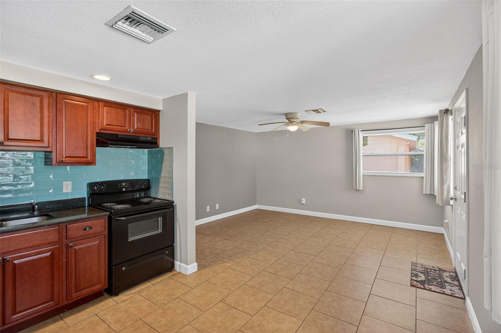 LAKE PALMS SEC 3 - Residential Lease