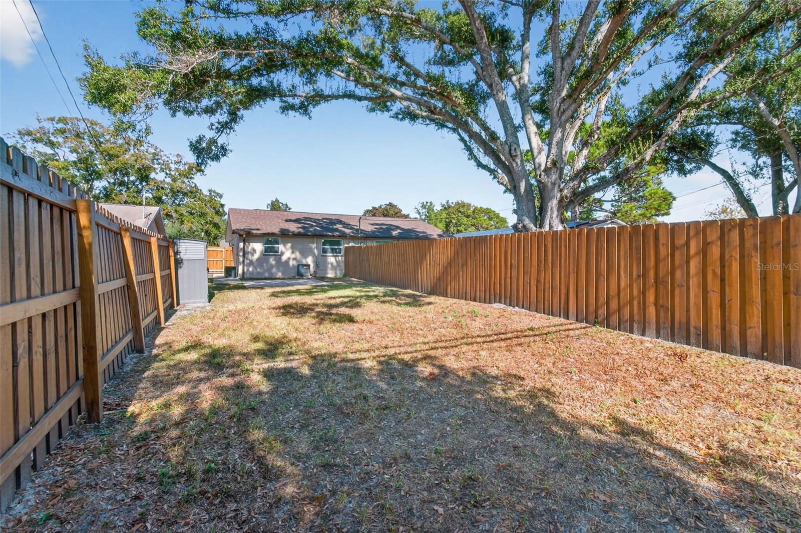 LAKE PALMS SEC 3 - Residential Lease