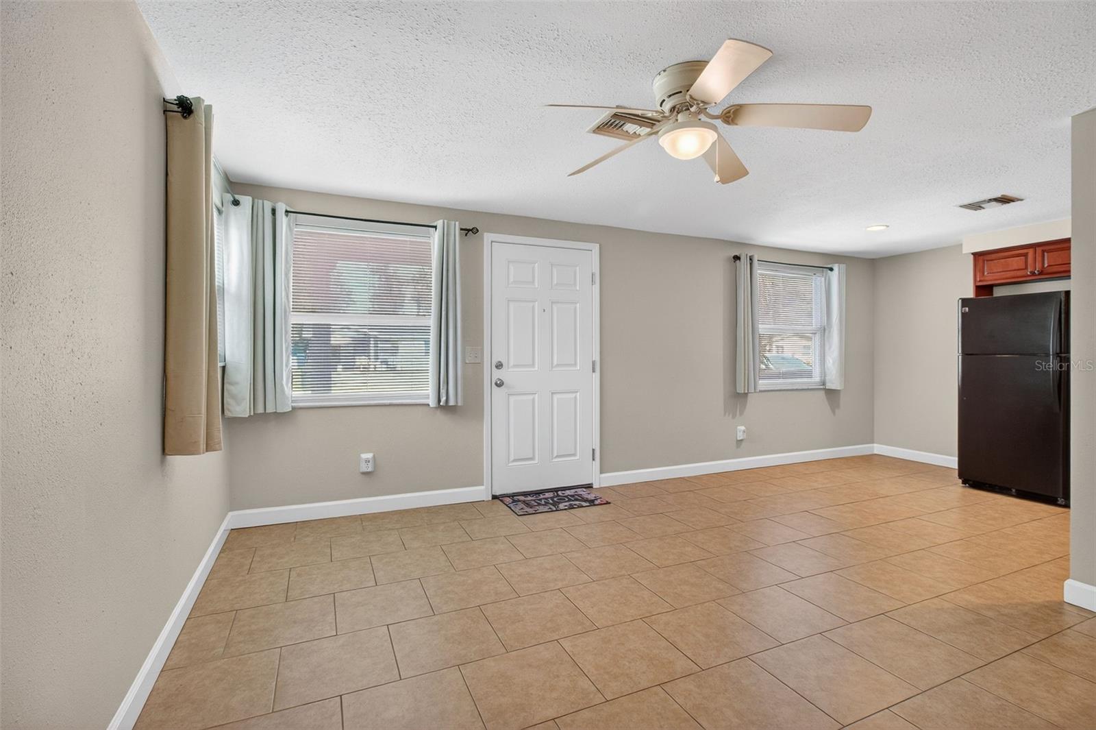 LAKE PALMS SEC 3 - Residential Lease