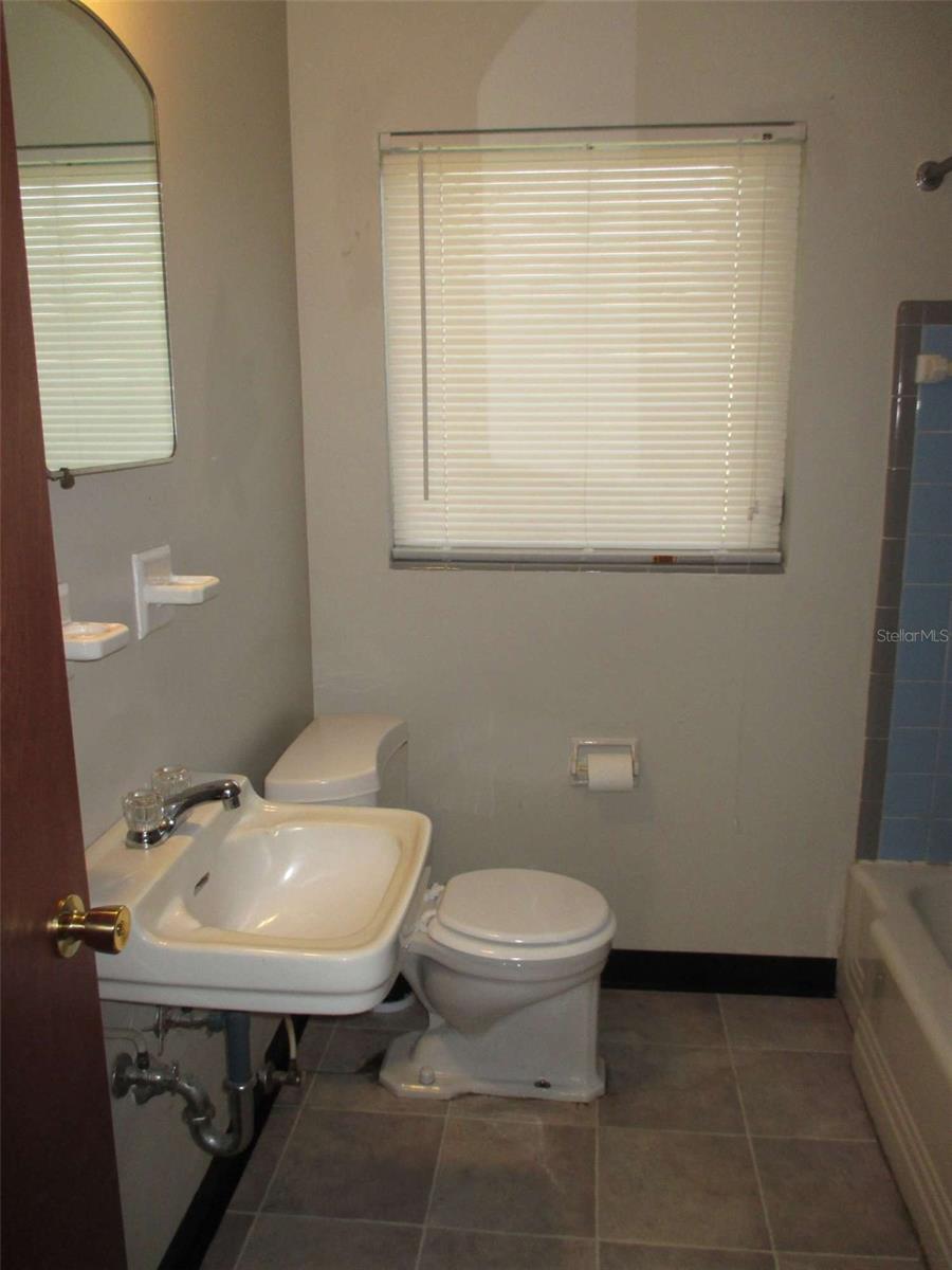 WOODLAND ESTATES - Residential Lease