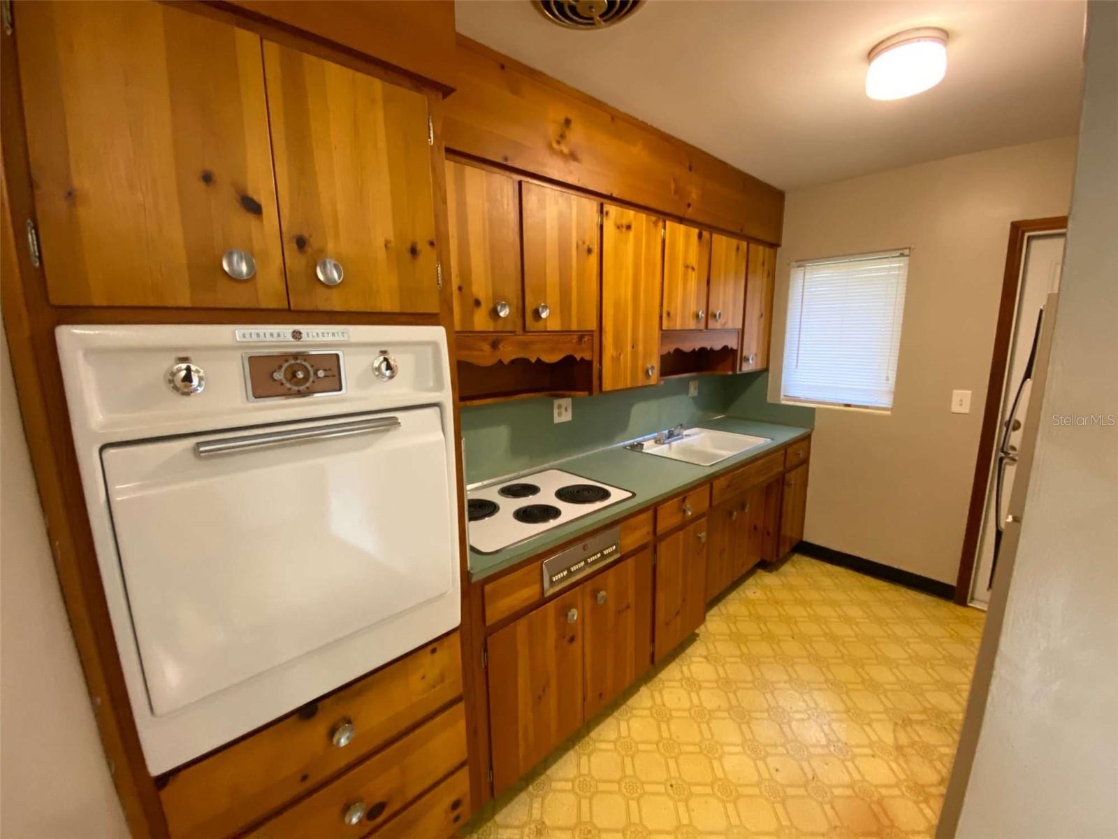 WOODLAND ESTATES - Residential Lease