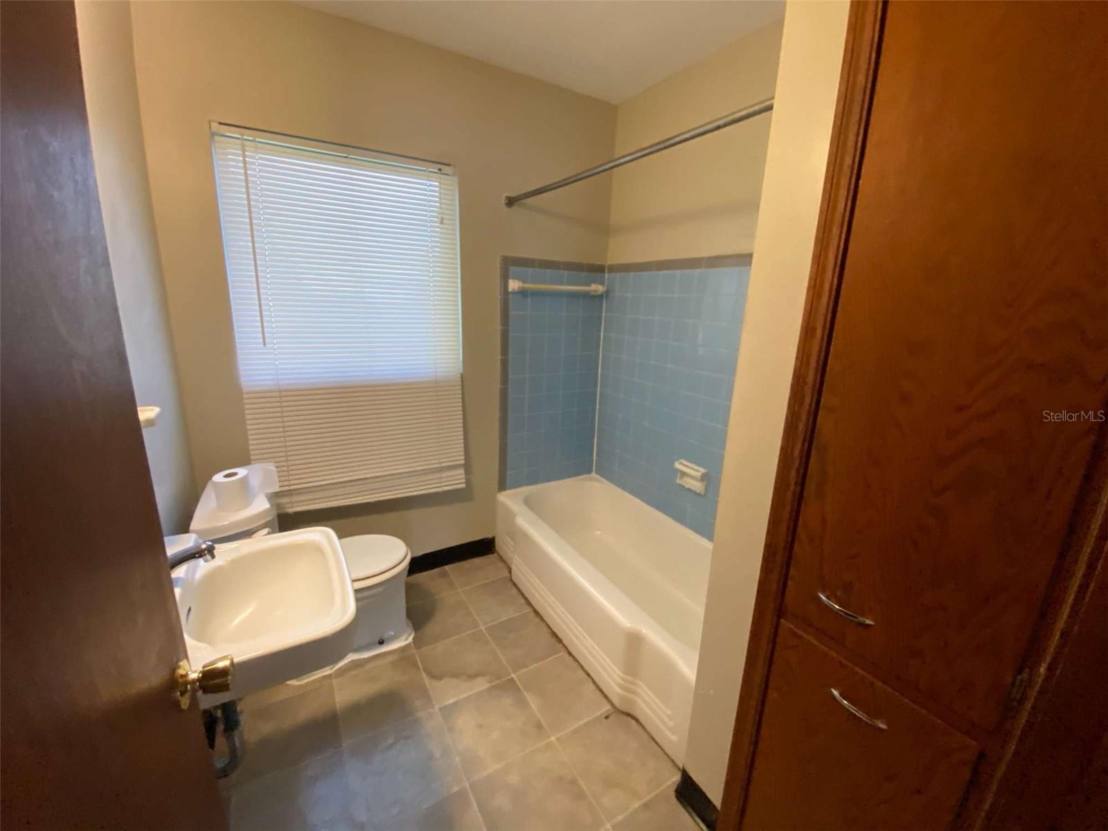 WOODLAND ESTATES - Residential Lease