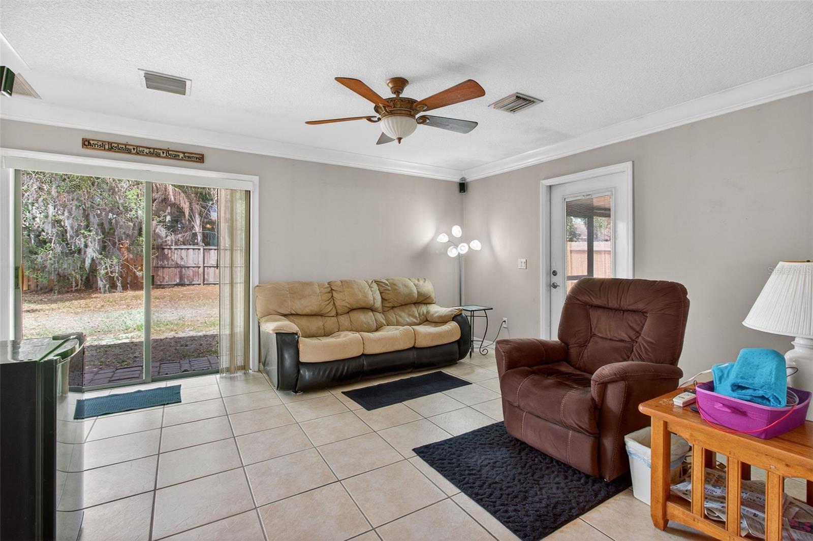 A REP OF LAS BRISAS & LAS - Residential