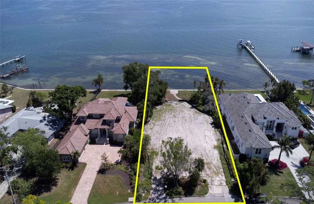 Photo of 5926 Bahama Shores Drive S, St Petersburg, FL 33705 (MLS # TB8493525)