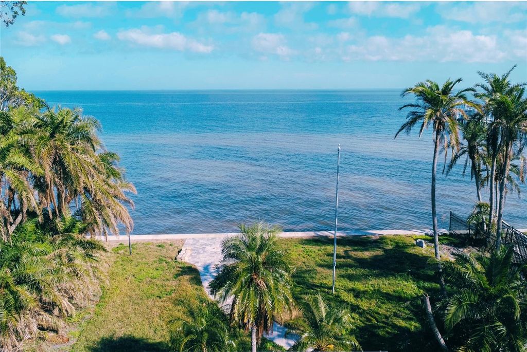 Photo of 5926 Bahama Shores Drive S, St Petersburg, FL 33705 (MLS # TB8493525)