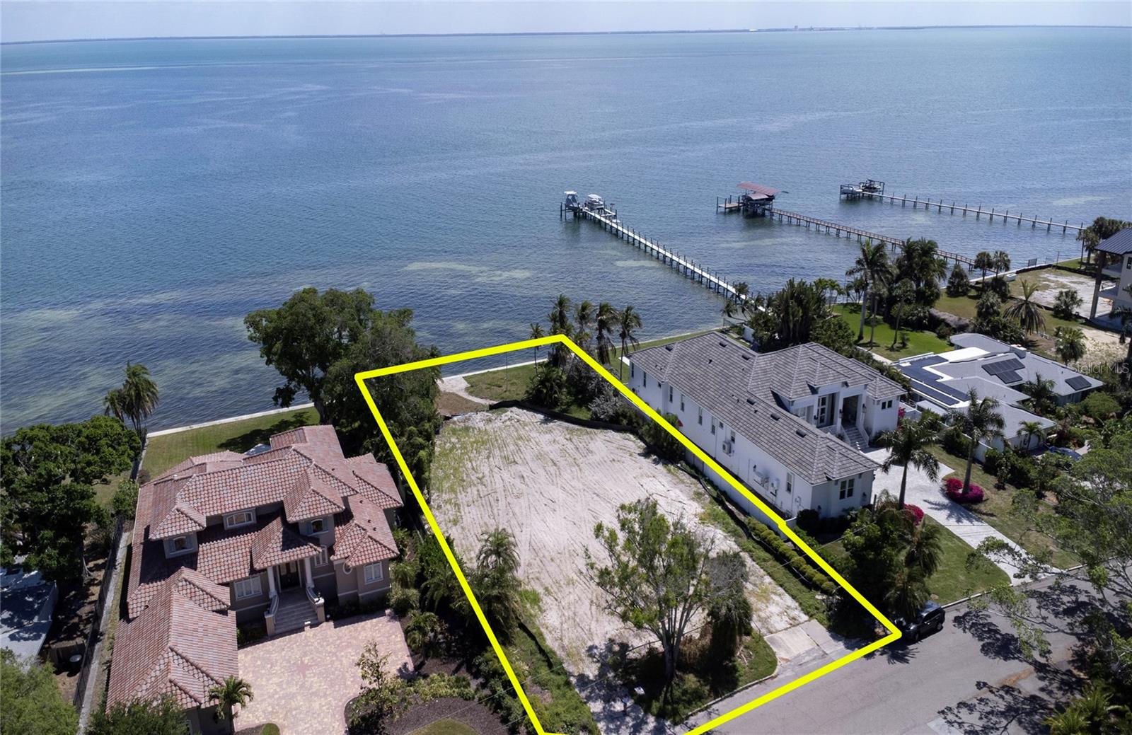 5926 BAHAMA SHORES DRIVE S